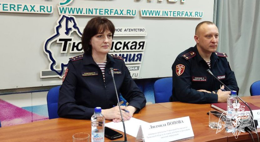  Сотрудники Росгвардии встретились с тюменскими журналистами и в прямом эфире обсудили вопросы в сфере оборота оружия