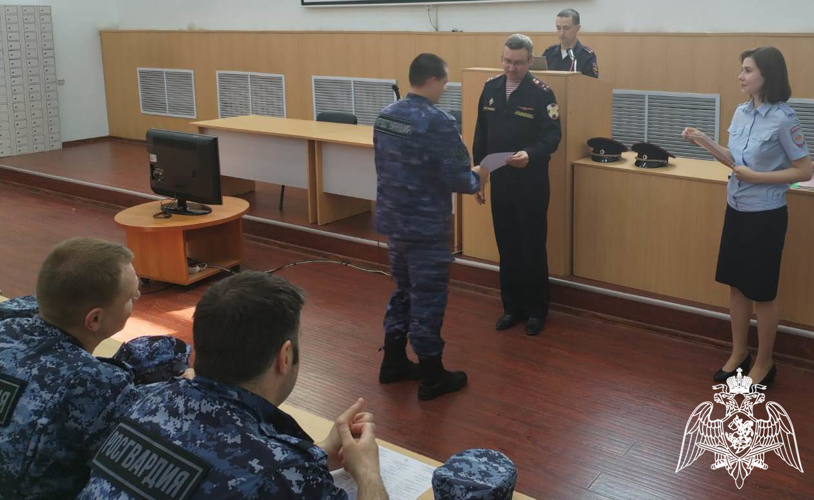  Молодые сотрудники вневедомственной охраны Росгвардии в Тюмени завершили курс профессиональной подготовки
