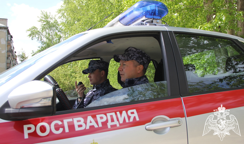 Росгвардия приняла участие в обеспечении безопасности выпускных вечеров в тюменских школах