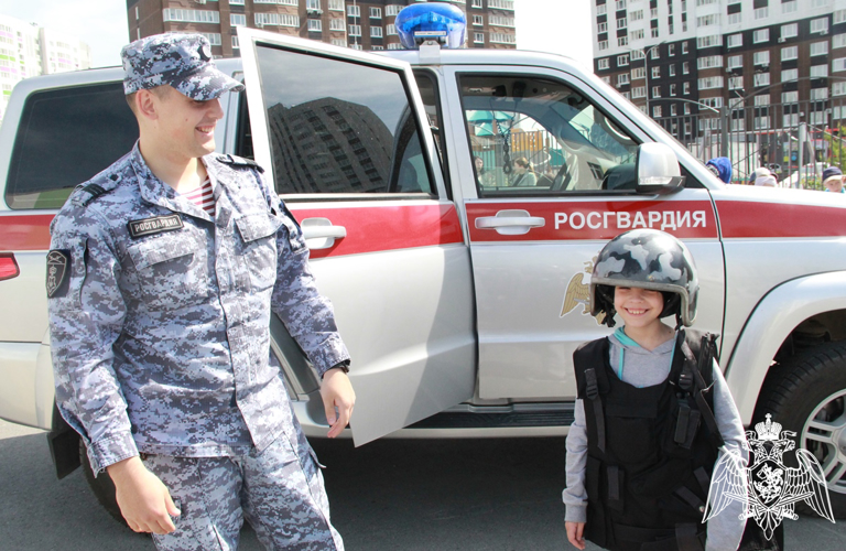 У тюменских школьников продолжаются «Каникулы с Росгвардией» 