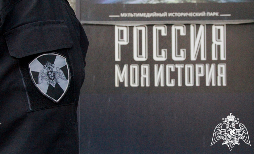 Сотрудники спецподразделений Росгвардии в День России посетили выставку тюменского исторического парка