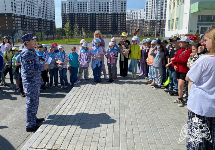 У тюменских школьников продолжаются «Каникулы с Росгвардией» 