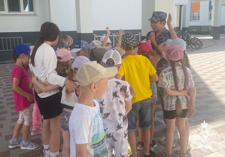 Цикл патриотических мероприятий для детей провели росгвардейцы в Тюменской области