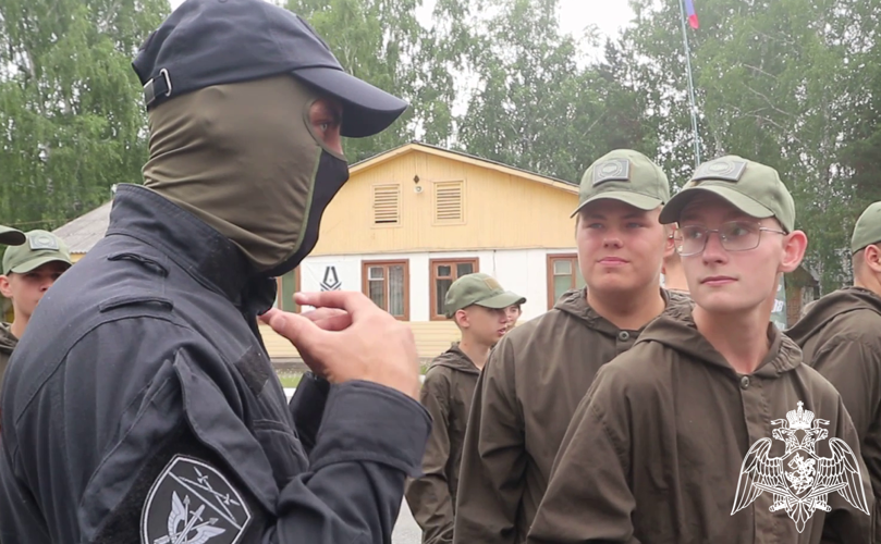 Бойцы тюменских спецподразделений Росгвардии познакомили будущих защитников Отечества со своей службой