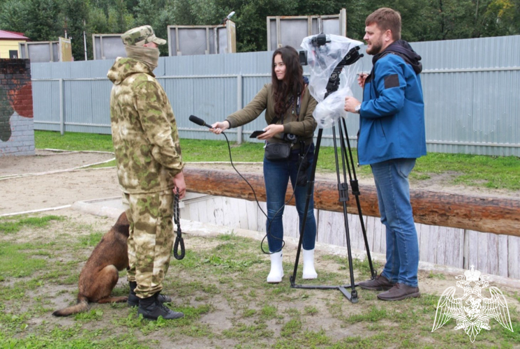 Пресс-тур для тюменских журналистов прошёл в кинологическом центре Уральского округа Росгвардии (видео)