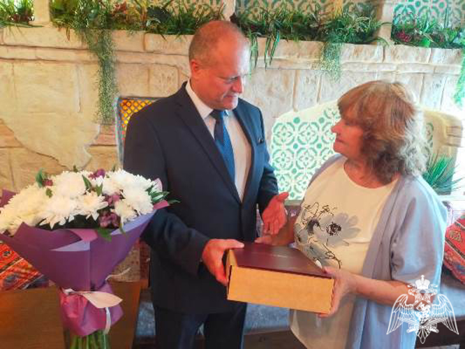 Маму погибшего бойца тюменского ОМОН поздравили с 70-летним юбилеем