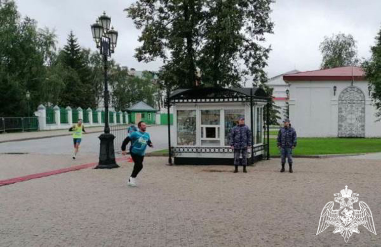 Сотрудники тюменских подразделений Росгвардии в выходные дни обеспечили безопасность международных и региональных мероприятий 