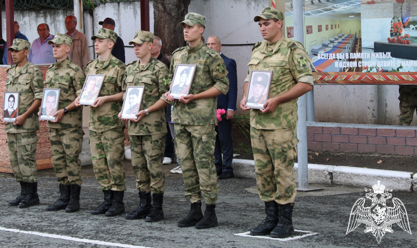 Память погибших в разные годы боевых товарищей почтили росгвардейцы в Тюмени
