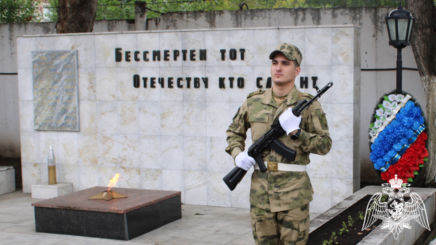 Память погибших в разные годы боевых товарищей почтили росгвардейцы в Тюмени