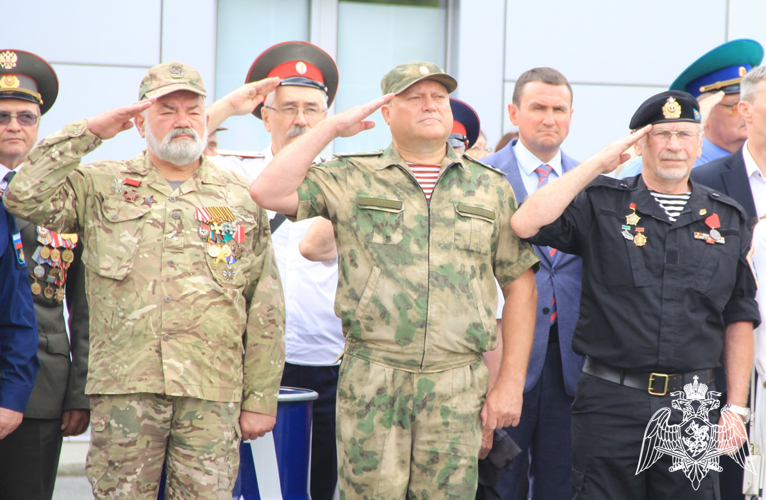 Начальник Управления Росгвардии по Тюменской области принял участие в открытии выставки трофейной техники «Сила V правде – гордость и победа»