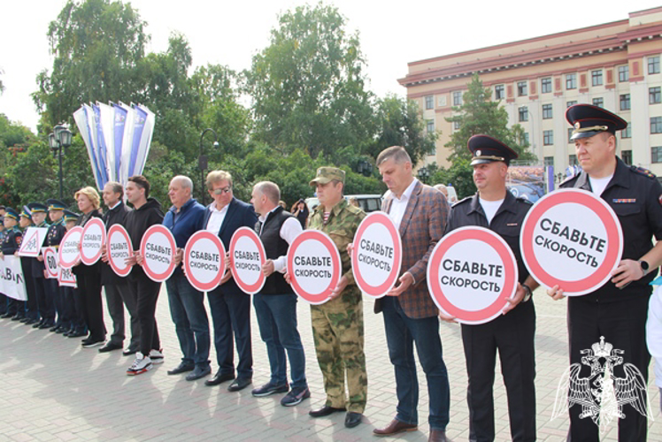 Росгвардейцы в Тюмени приняли участие в акции «Дорога в школу»