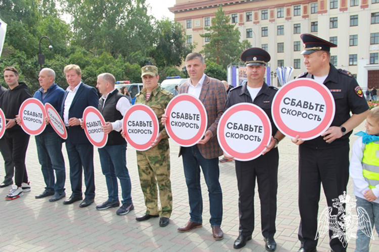 Росгвардейцы в Тюмени приняли участие в акции «Дорога в школу»