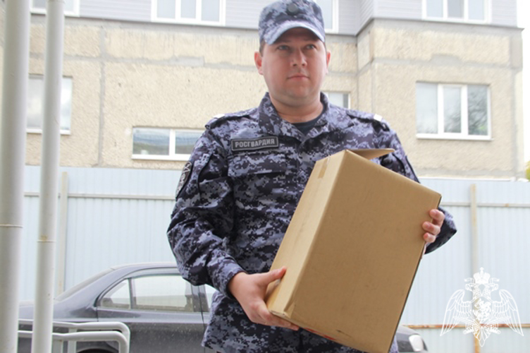 Росгвардейцы в Тюмени оказали помощь нуждающимся в Международный день благотворительности