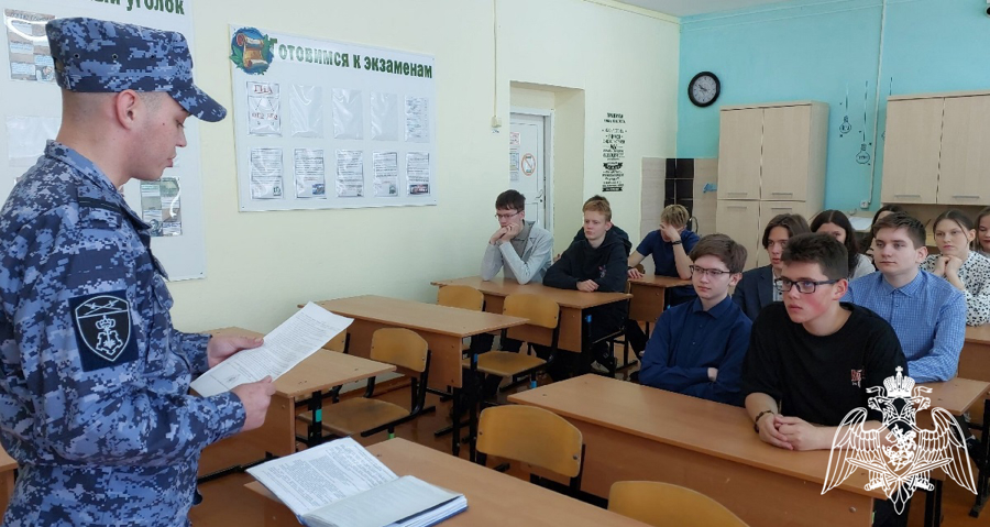 Росгвардейцы в Тюменской области встречаются с юными патриотами Отечества 