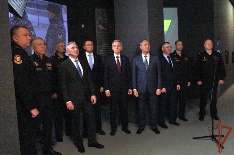 В Тюмени генерал-полковник полиции Анатолий Маликов открыл ведомственный мультимедийный проект «Росгвардия. Всегда на страже»