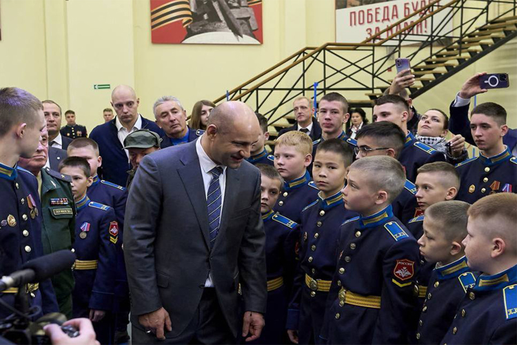 День военных профессий для тюменских кадет состоялся при участии Росгвардии