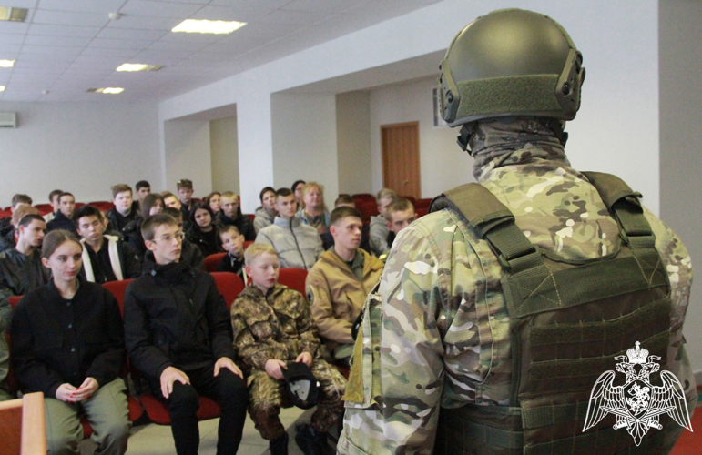 Тюменский ОМОН пригласил в гости ребят из города Ялуторовск