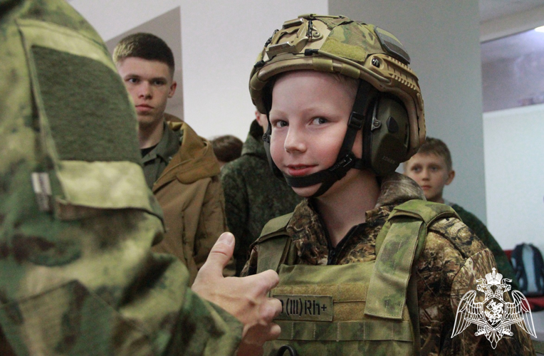Тюменский ОМОН пригласил в гости ребят из города Ялуторовск