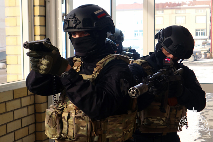 СОБР Росгвардии в Тюмени оказал содействие полиции по пресечению  деятельности фирмы работавшей по принципу финансовой пирамиды