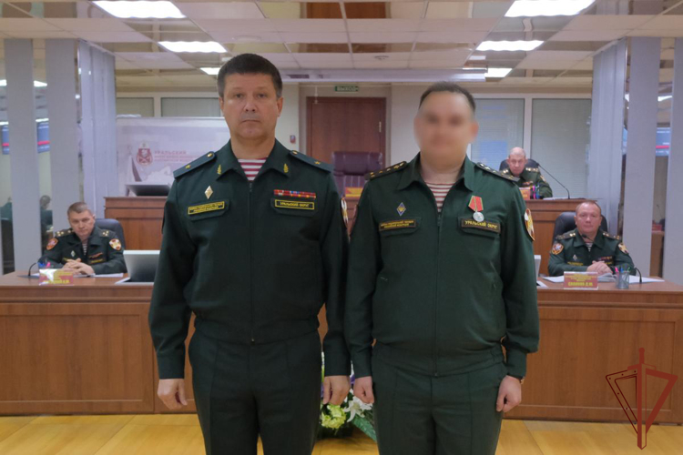 Военнослужащие и сотрудники Уральского округа Росгвардии удостоены государственных наград