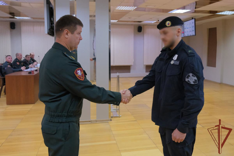 Военнослужащие и сотрудники Уральского округа Росгвардии удостоены государственных наград