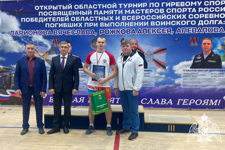 Росгвардеец из Тюмени стал чемпионом турнира по гиревому спорту