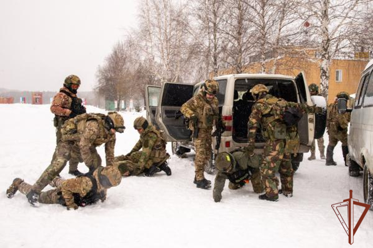 В Уральском округе Росгвардии состоялся учебно-методический сбор сотрудников СОБР