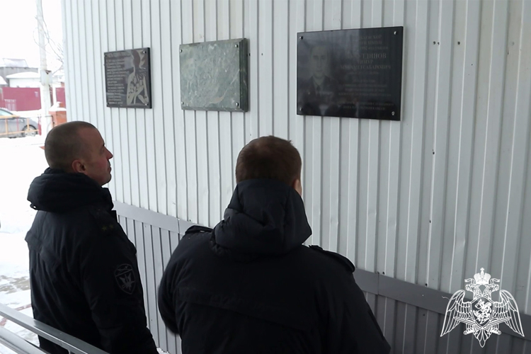 Память Героя России сотрудника СОБР Тимура Мухутдинова почтили в Тюменской области (видео)
