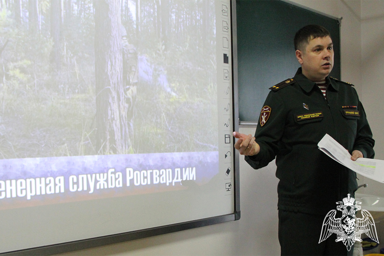 В преддверии профессионального праздника инженеры Росгвардии знакомят тюменских старшеклассников со своей службой