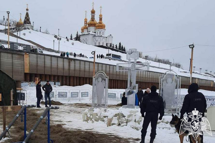 Росгвардейцы в Тюменской области приняли участие в обеспечении правопорядка и безопасности граждан в православный праздник – Крещение