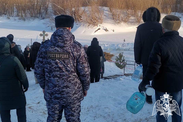 Росгвардейцы в Тюменской области приняли участие в обеспечении правопорядка и безопасности граждан в православный праздник – Крещение