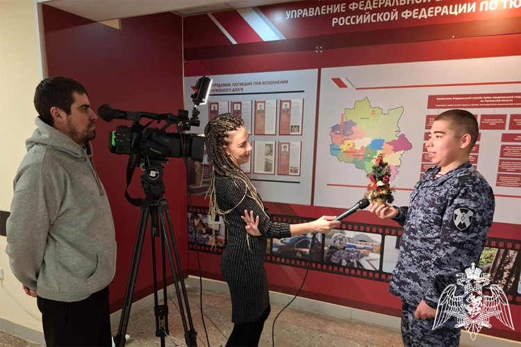 Пресс-служба территориального управления в канун встречи юбилейного года для подразделений по взаимодействию со СМИ приняла участие в новогодних эфирах тюменского телевидения (видео)