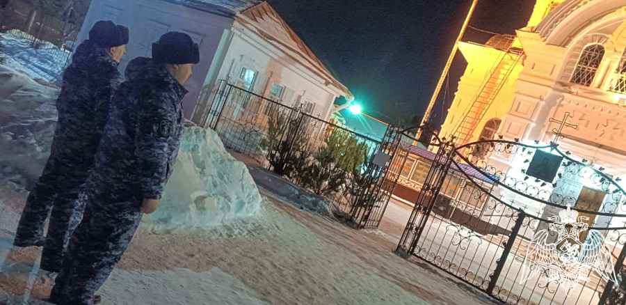 Росгвардия в Тюменской области обеспечила безопасность верующих в Рождественскую ночь