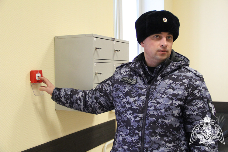 Совместную тренировку провели Росгвардия и МЧС в Тюмени