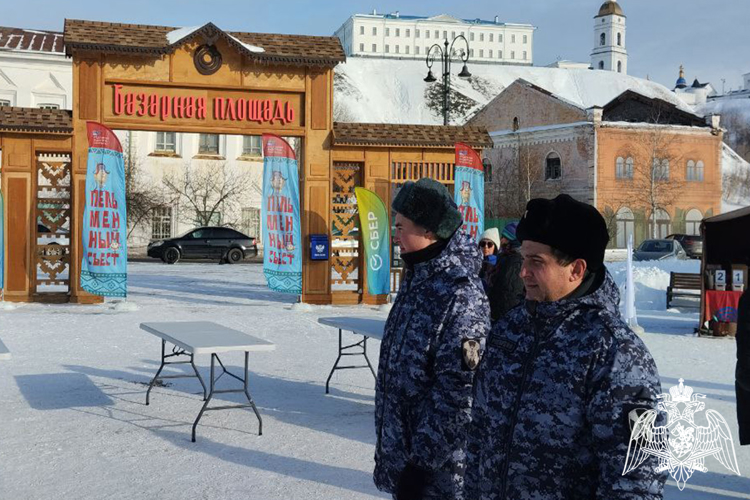 В Тобольске росгвардейцы приняли участие в обеспечении безопасности масштабного гастрономического фестиваля
