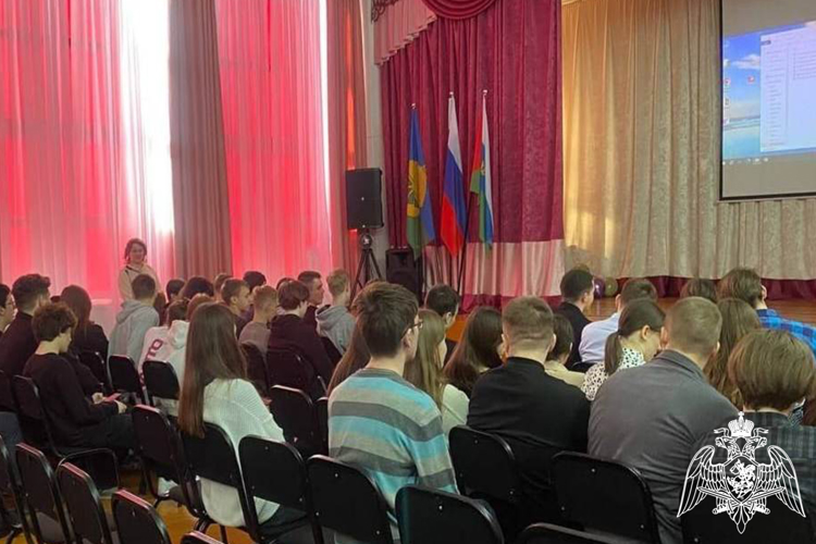 Агитационно-просветительский проект «Готов стать офицером Росгвардии?» знакомит тюменских школьников с военными институтами ведомства
