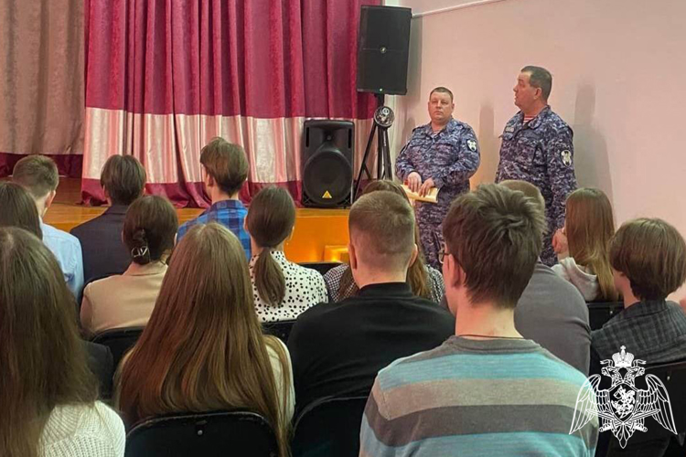 Агитационно-просветительский проект «Готов стать офицером Росгвардии?» знакомит тюменских школьников с военными институтами ведомства