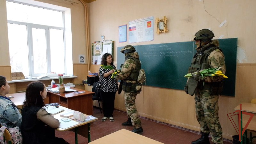 Росгвардия поздравила жительниц новых российских регионов с праздником 