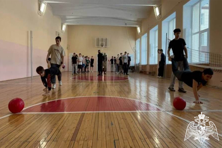 «Уроки от спецназа» проводят для школьников бойцы тюменского ОМОН и ветераны боевых действий