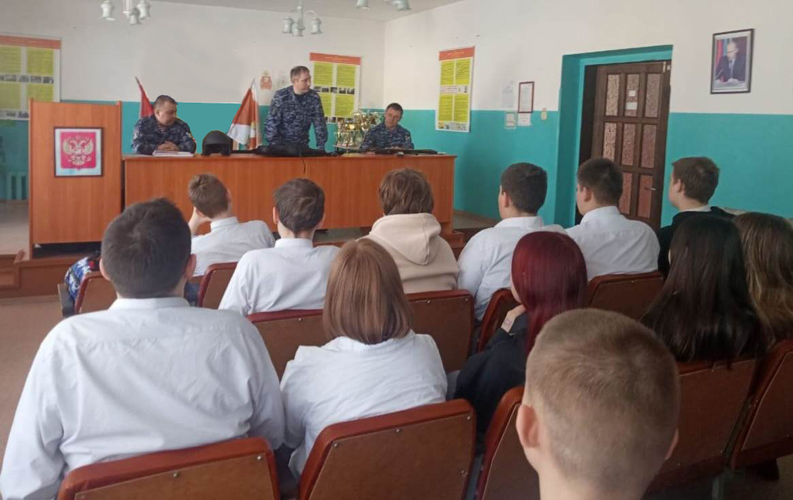 Сотрудники  вневедомственной охраны и школьники в городе Ишиме присоединились к акции «Дни Росгвардии»
