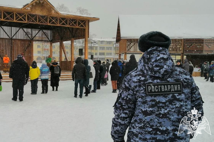 Росгвардия обеспечила правопорядок и безопасность во время празднования Масленицы в Тюменской области