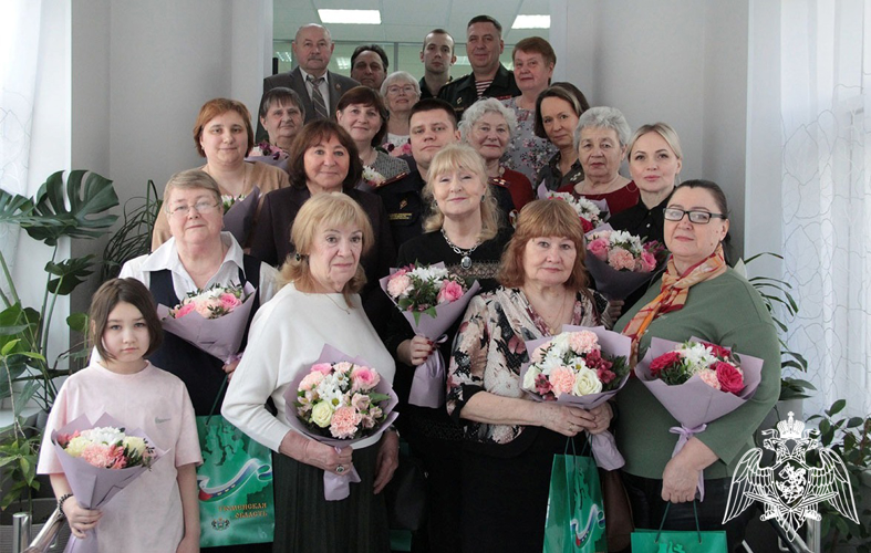 В Тюмени руководство территориального управления и кинологического центра Уральского округа Росгвардии встретились с семьями бойцов погибших в разные годы