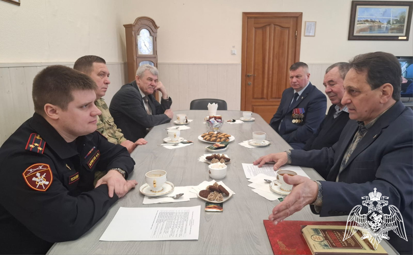 В Тюмени начальник территориального управления и ветераны службы встретились за круглым столом в преддверии Дня Росгвардии