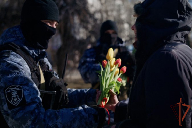 Росгвардия поздравила жительниц новых российских регионов с праздником 