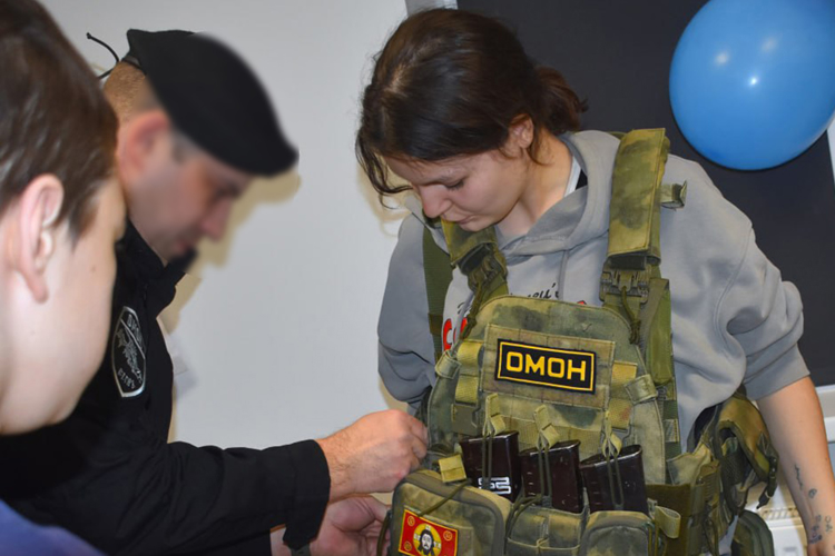 Бойцы тюменского ОМОН проводят мероприятия  в рамках Года защитника Отечества