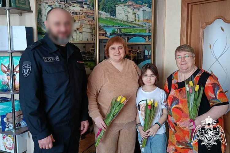 Сотрудники Росгвардии в Тюменской области поздравили с весенним праздником матерей и вдов погибших в разные годы боевых товарищей 
