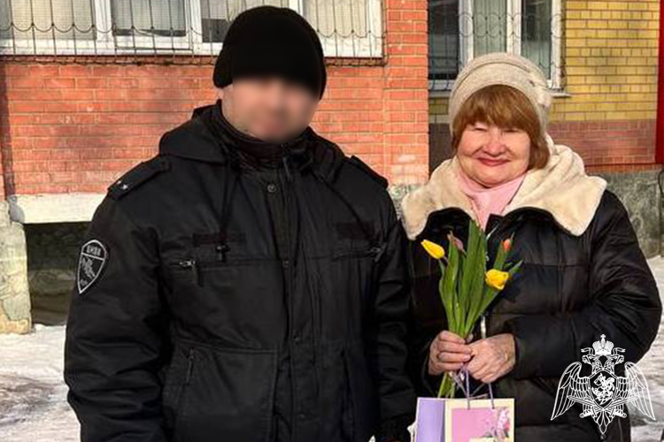 Сотрудники Росгвардии в Тюменской области поздравили с весенним праздником матерей и вдов погибших в разные годы боевых товарищей