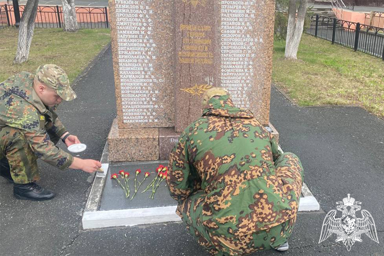Росгвардейцы в Тюмени вновь поддержали ведомственную акцию «На страже памяти»