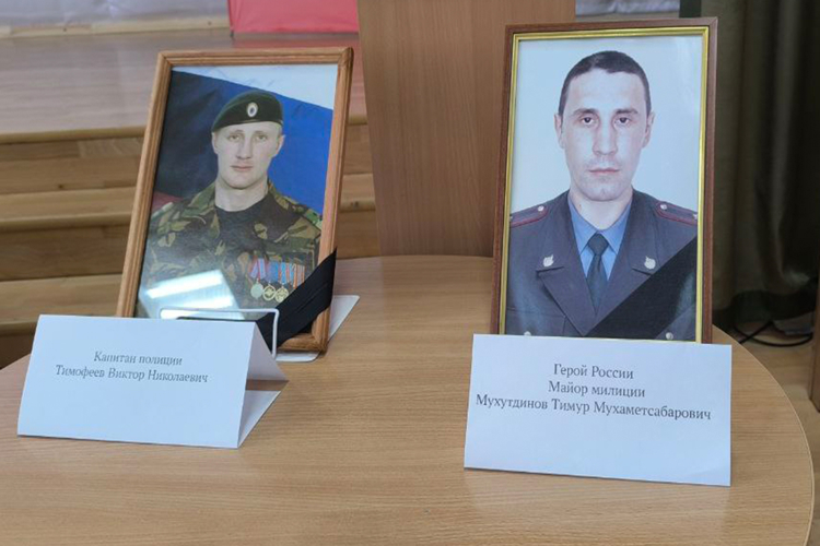 В Год защитника Отечества бойцы СОБР проводят патриотические мероприятия для юных тюменцев