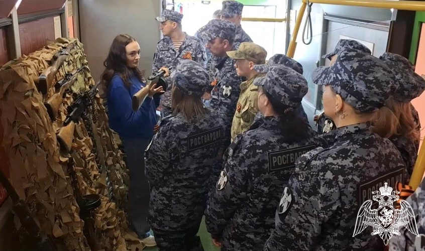 «Автобус Победы» заехал в Управление Росгвардии по Тюменской области